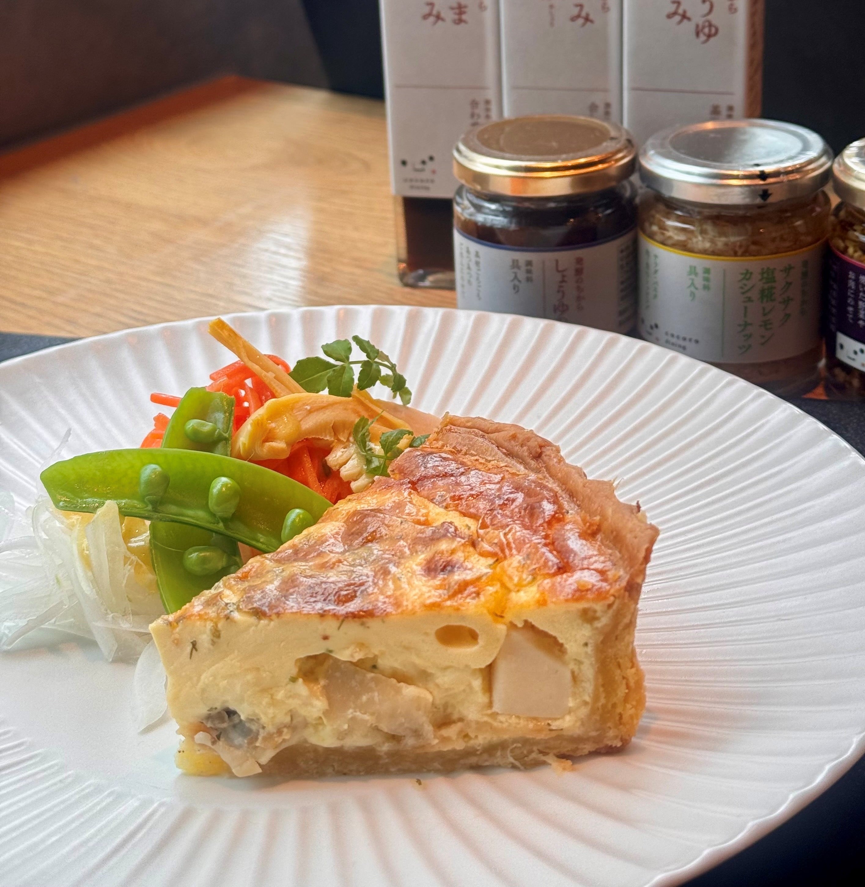 ４月　魚介類のキッシュ