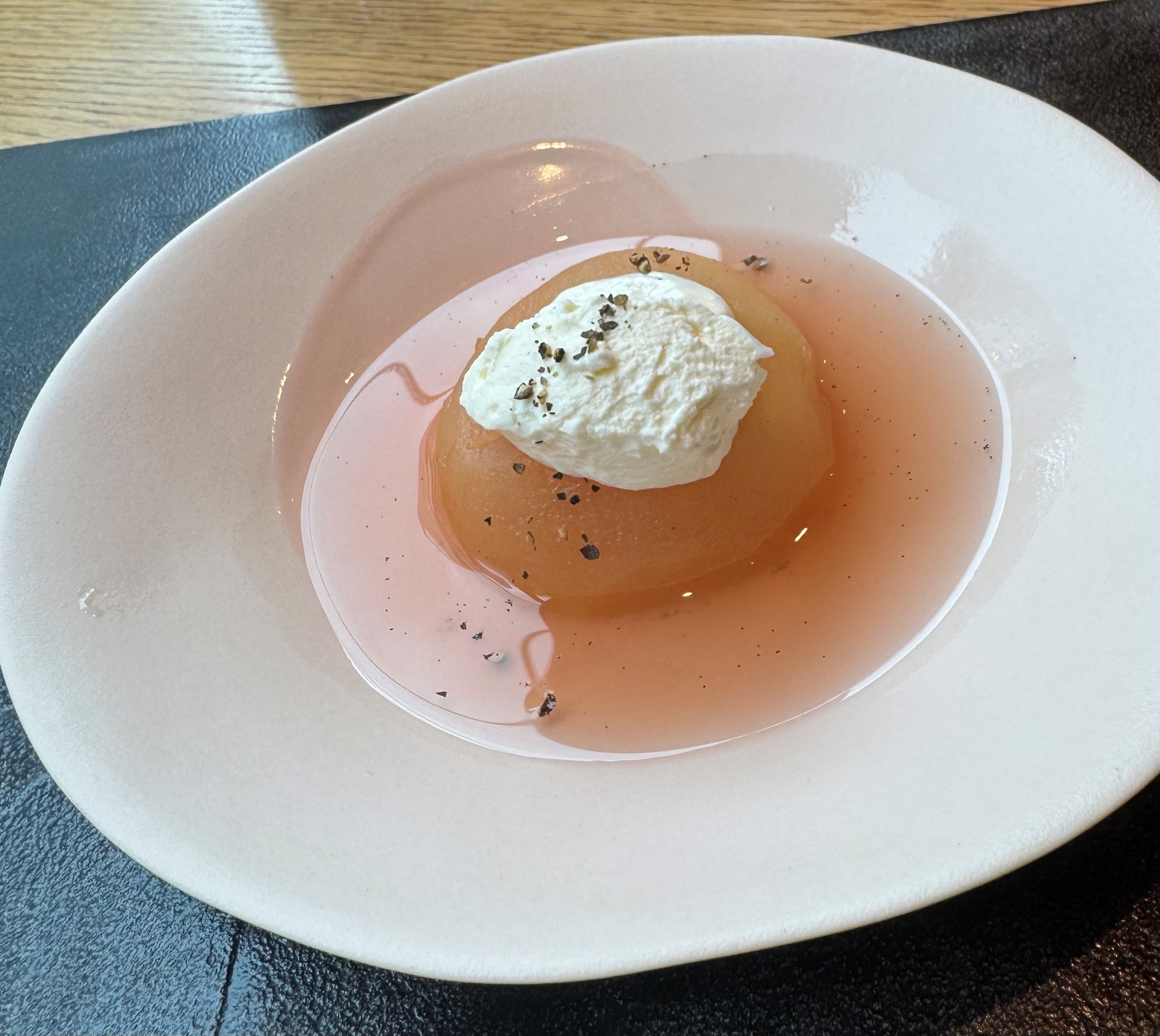 りんごのコンポート　黒胡椒風味